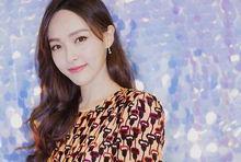 娱乐吃瓜君何泓姗,娱乐吃瓜界的清新小花