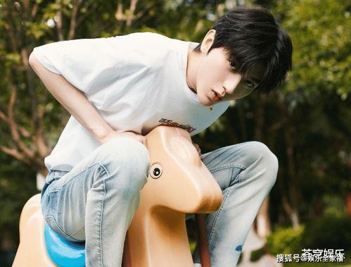 蔡徐坤娱乐吃瓜图片,揭秘明星幕后生活